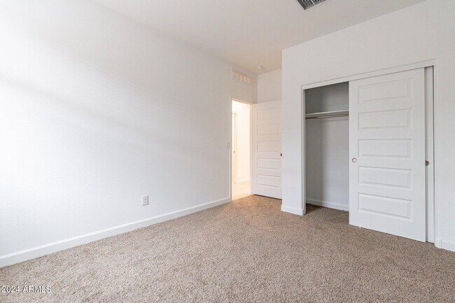 Building Photo - 5447 Azara Dr