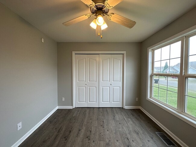 Building Photo - 3 Bedroom Home For Rent with Bonus Room!