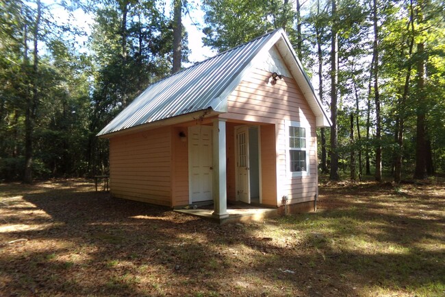 Building Photo - 3 Bedroom Country Cottage