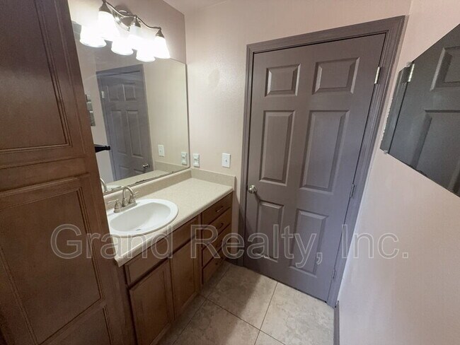 Building Photo - 5022 Patterson Ln