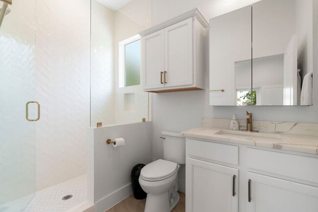 Building Photo - 1102 1/2 Tillery Street, Unit 2