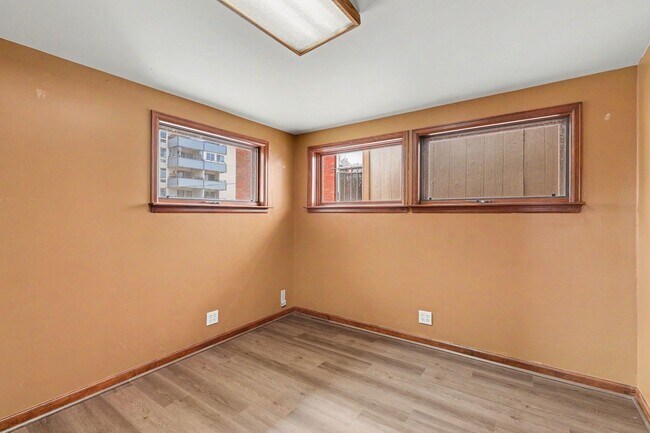 Building Photo - 1270 Emerson St
