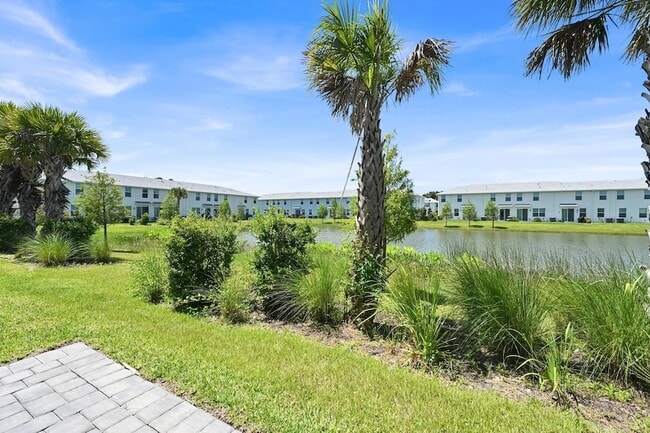 Building Photo - 575 Salisbury Cir