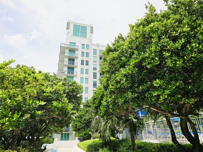 Building Photo - 300 S Australian Ave