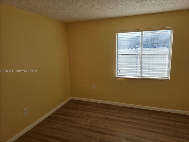 Building Photo - 1176 NW 124 Pl