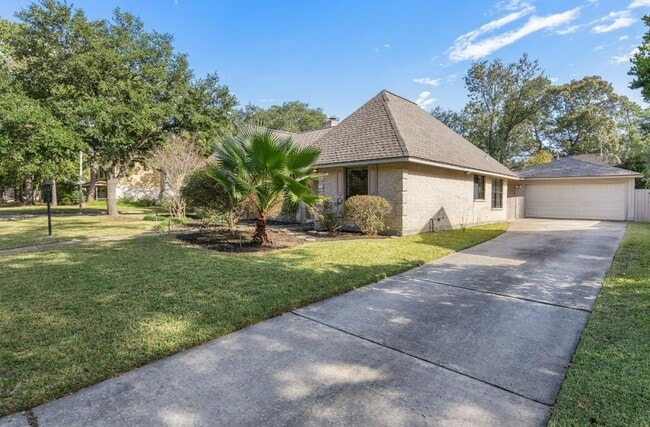 Building Photo - 3926 Oak Gardens Dr