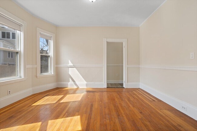 Building Photo - 327 Ashmont St