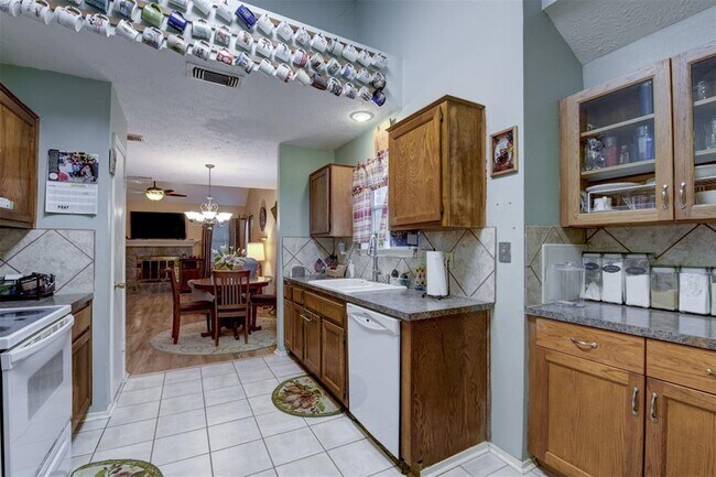 Building Photo - 16822 Rippling Mill Dr