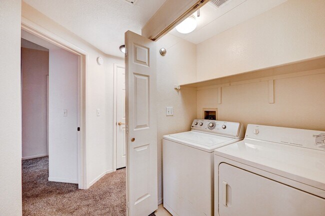Building Photo - Beautifully Designed 2 Bedroom Condo in North Summerlin!