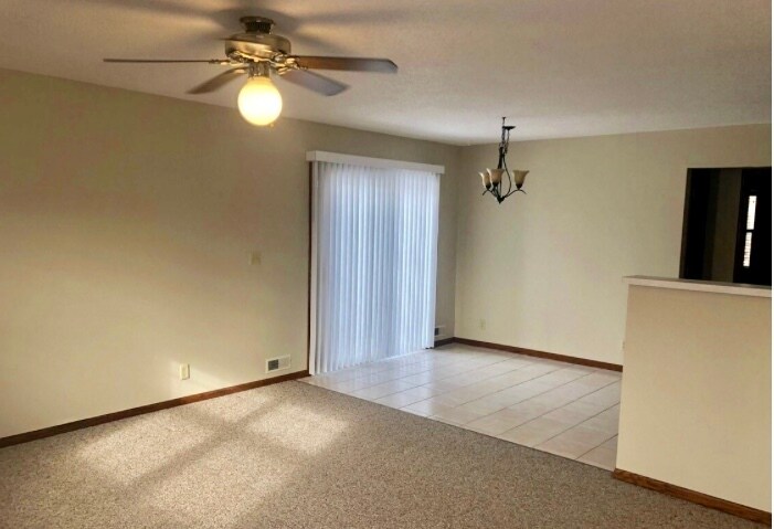 Building Photo - 2222 Melanie Ln