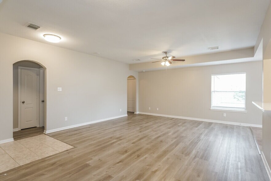 Building Photo - 5103 Santrey Dr