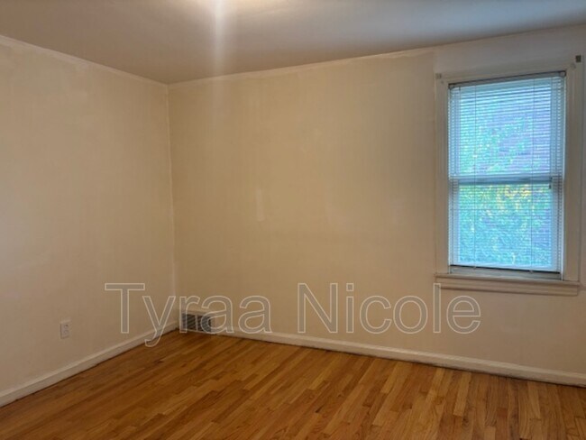 Building Photo - 1939 Ewald Cir