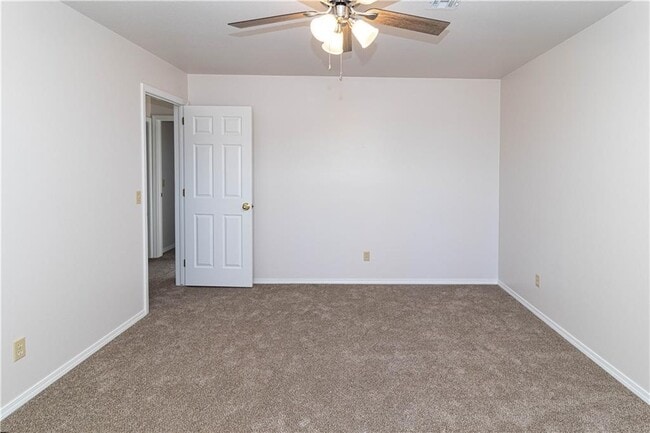 Building Photo - 1 Sandon Ln