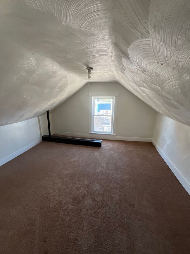 Building Photo - Central St Apartments