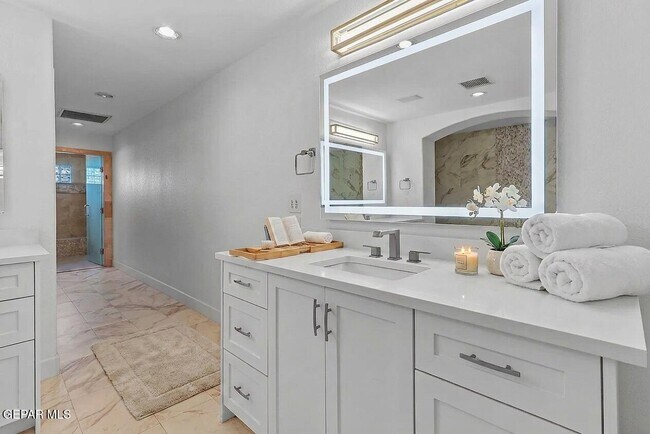 Building Photo - 6528 Calle Placido Dr