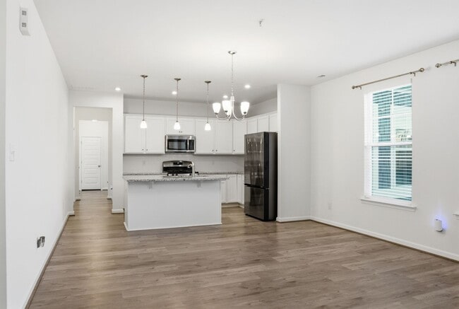 Building Photo - Stylish Townhouse Living in the Heart of Williamsburg