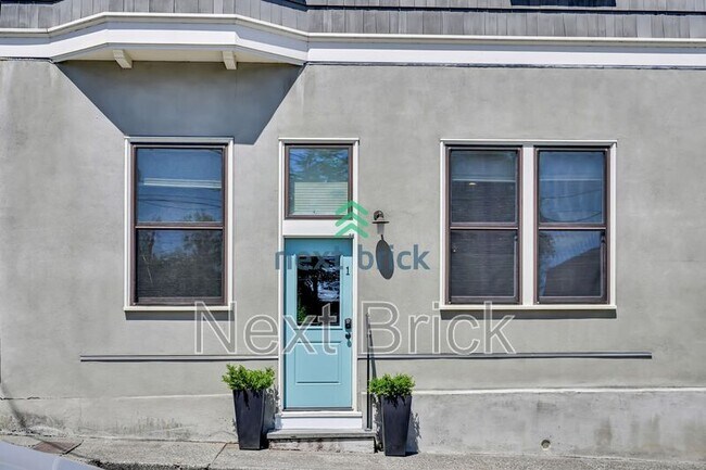 Building Photo - 317 Lakeside Ave S