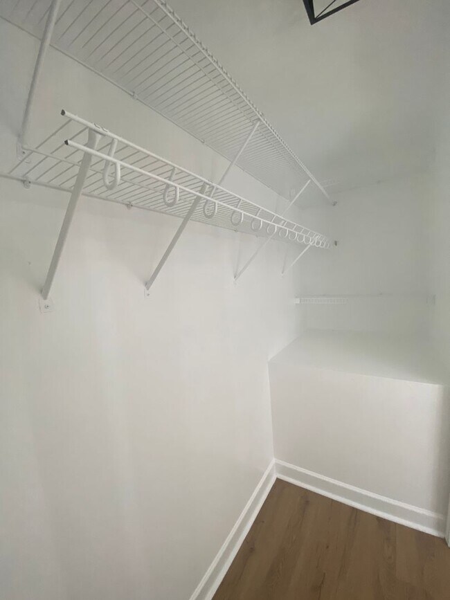 Building Photo - 2 bedrooms - 2 1/2 bath townhome - newly remodeled