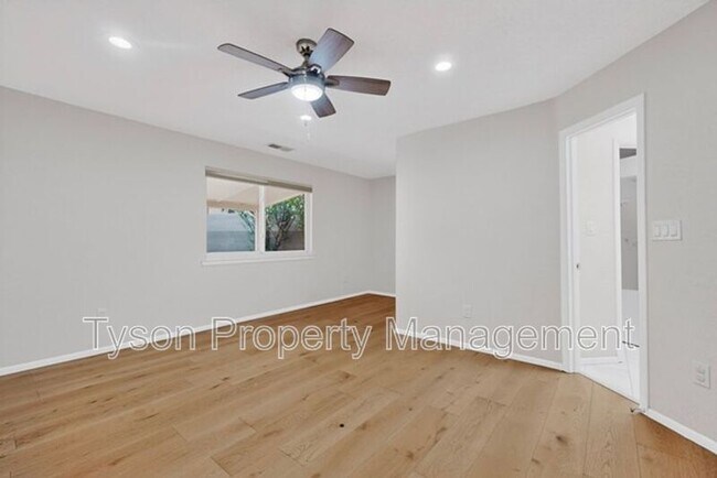 Building Photo - 8301 Cherry Hills Dr NE