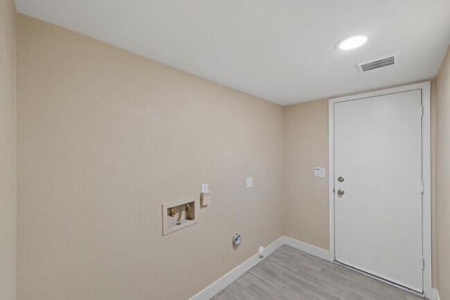 Building Photo - 13222 N 1st Ave