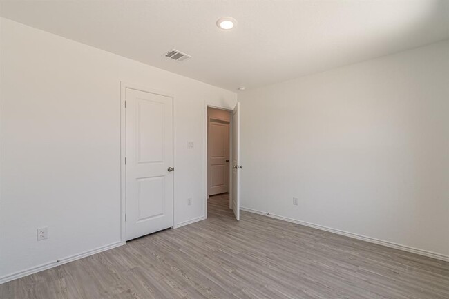 Building Photo - 6406 Reuben Kemper