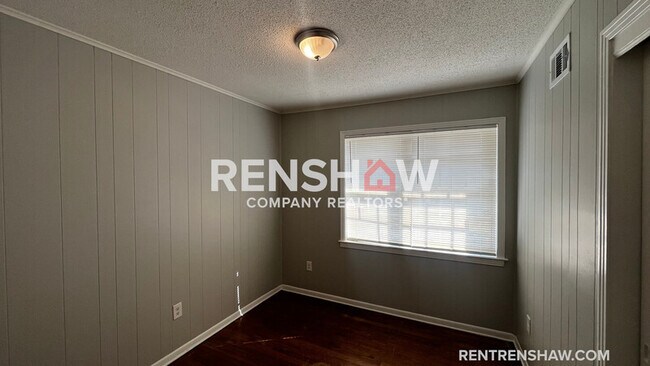 Building Photo - 2547 Courtney Dr