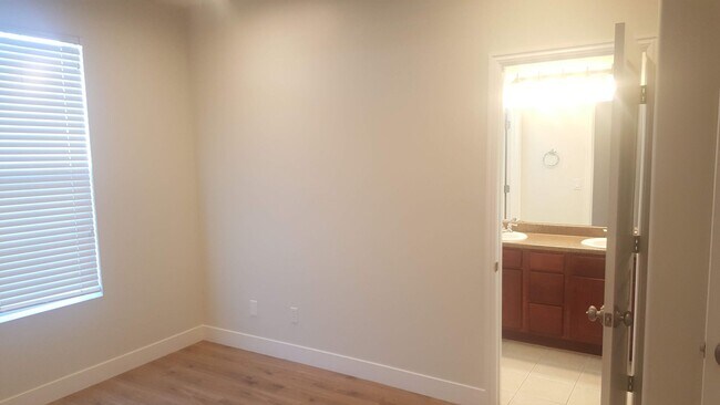Building Photo - 2861 W 100 S