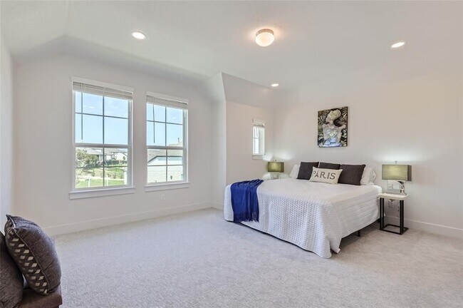 Building Photo - 704 Palamos Dr