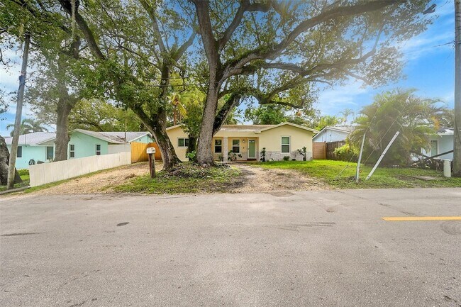 Building Photo - 4540 SW 26th Terrace