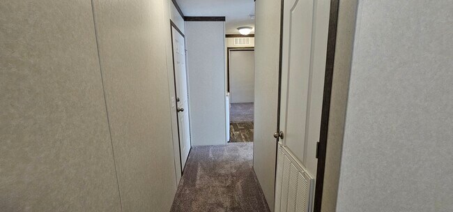 Building Photo - 237 Magnolia Pl