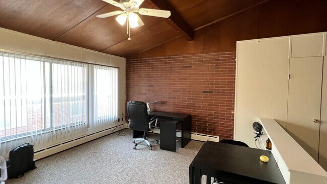 Building Photo - 1025 Arbordale St