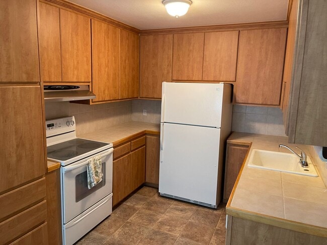 Building Photo - 3357 Treehaven Dr