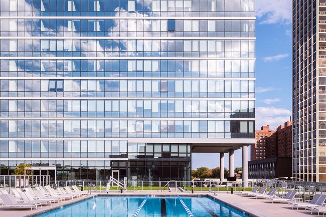 Eight Eleven Uptown Chicago Il Apartment Finder
