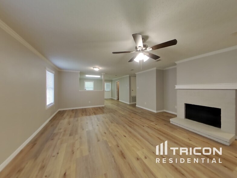 Building Photo - 8009 Mosstree Dr
