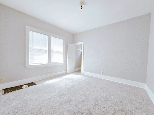 Building Photo - 917 Sancome Ave