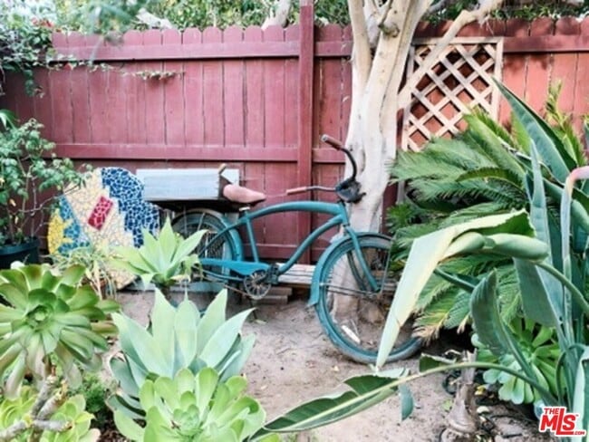 Building Photo - 2303 Dell Ave