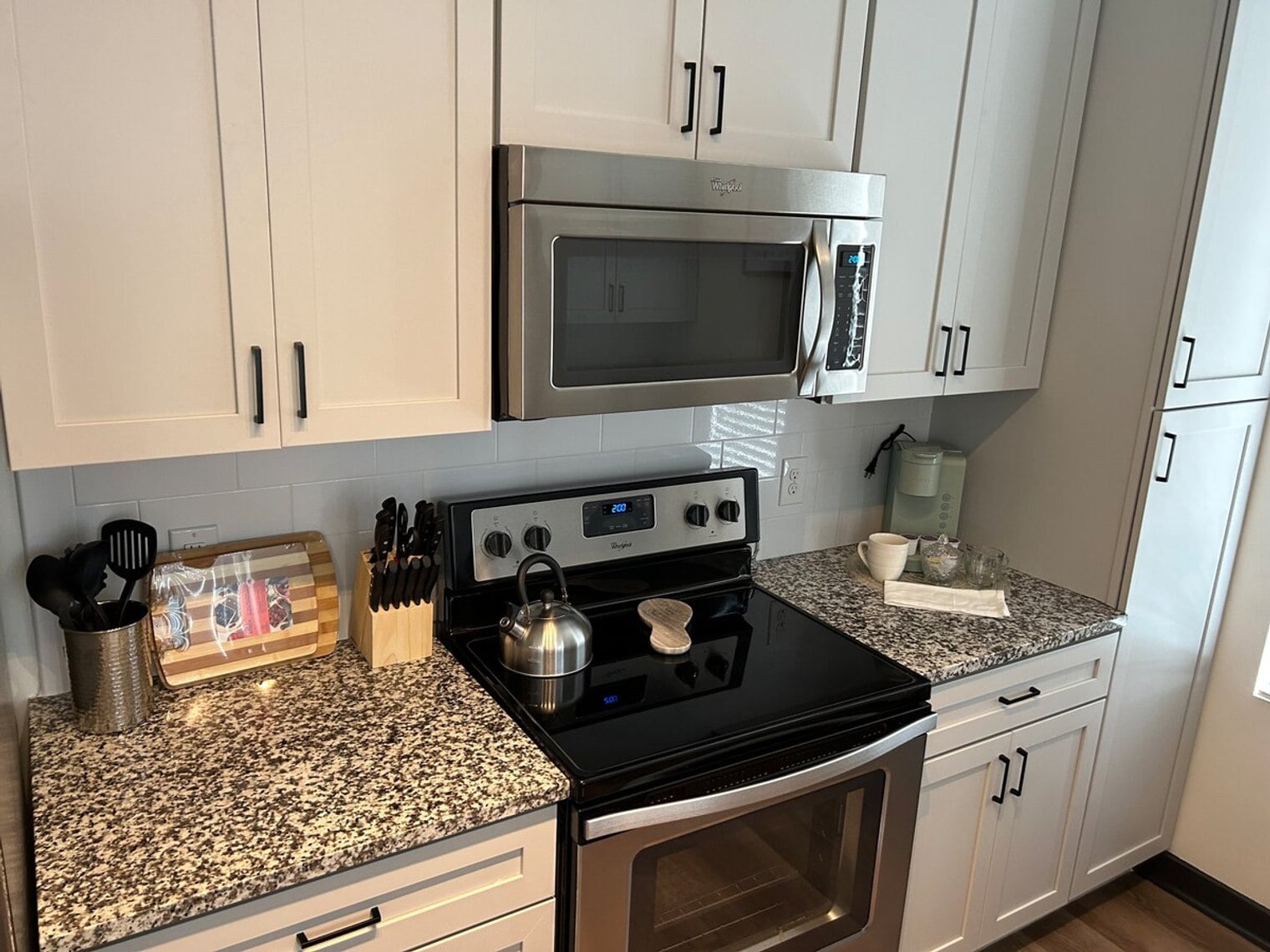 Building Photo - 401 W Trade St