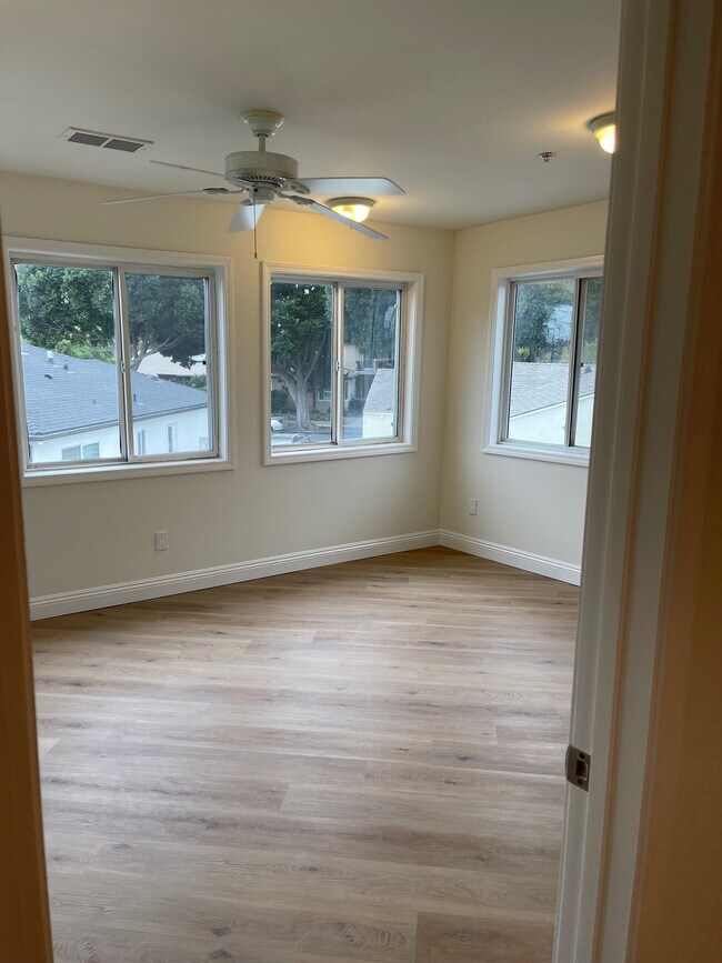 Building Photo - 4028 Tilden Ave