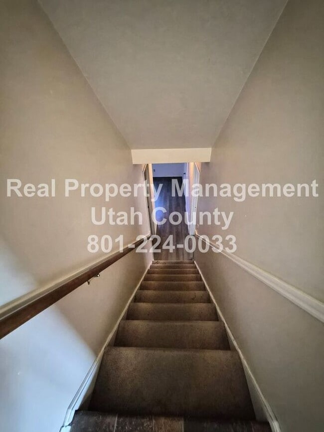 Building Photo - 590 E 1090 N