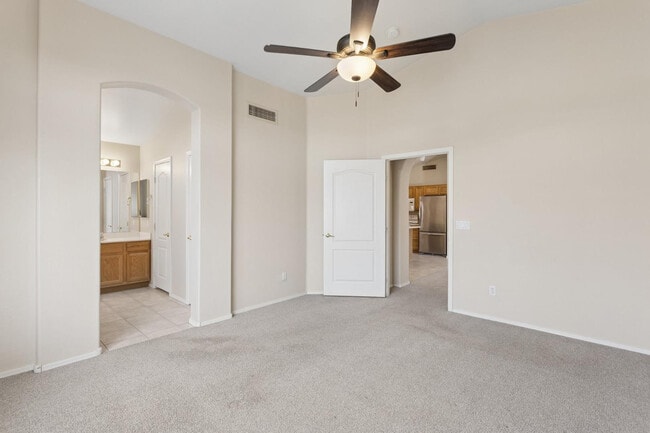 Building Photo - 921 E Montoya Ln