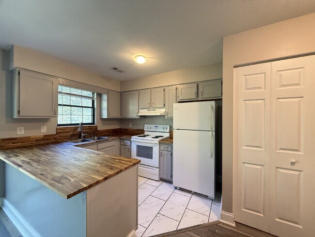 Building Photo - Spacious 1-Bedroom Apartment in West Knoxv...