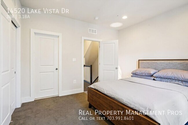 Building Photo - 14520 Lake Vista Dr
