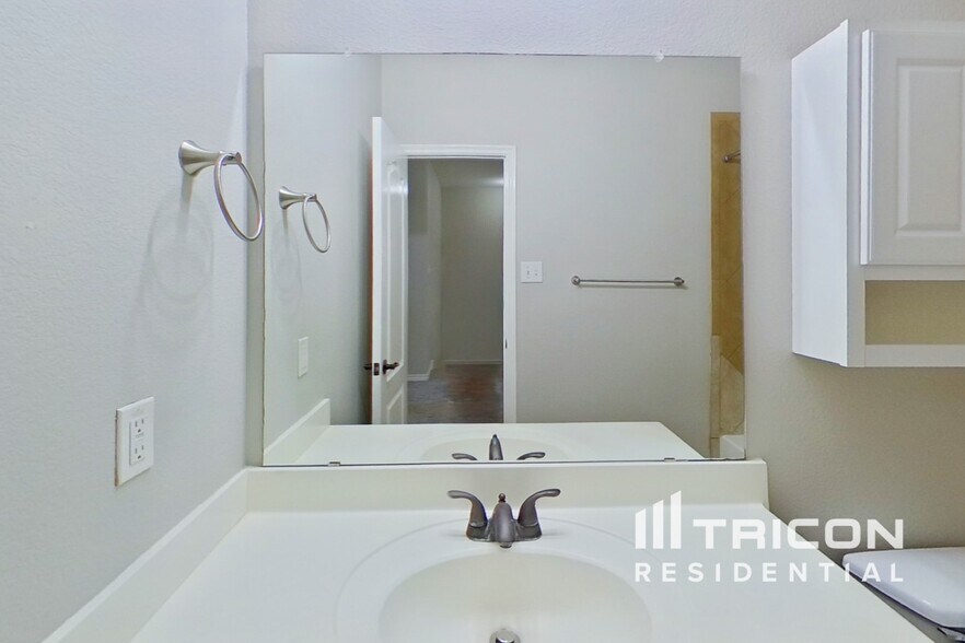 Building Photo - 4120 Comanche Dr