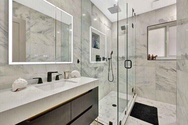 Building Photo - 1981 Coral Gardens Dr