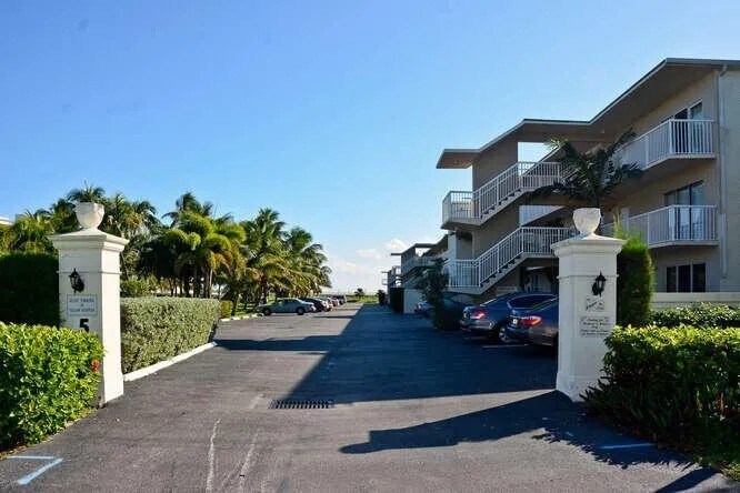 Building Photo - 2565 S Ocean Blvd