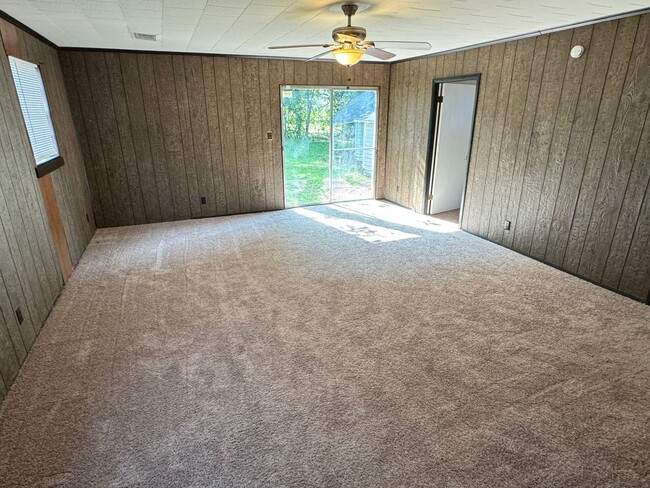 Building Photo - Gorgeous Features! 3 Bedroom with Bonus room