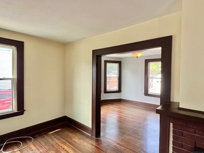 Building Photo - 36 Lindsley Pl