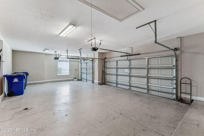 Building Photo - 263 Stonewell Dr