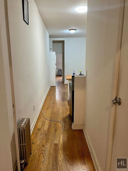Building Photo - 2 BR 2 BA in Prime Bushwick