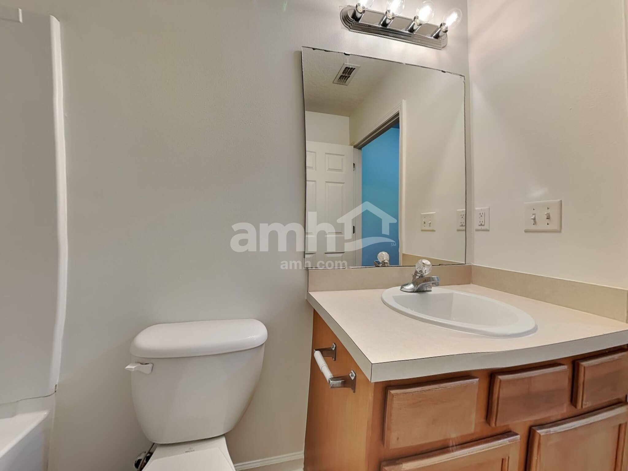 Building Photo - 6421 Pinewood Hills Dr